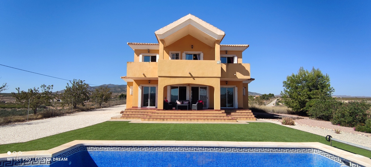 4 bedroom house / villa for sale in Pinoso / El Pinós, Costa Blanca